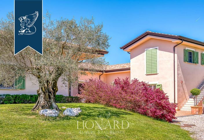 Image No.18-8 Bed Farmhouse for sale