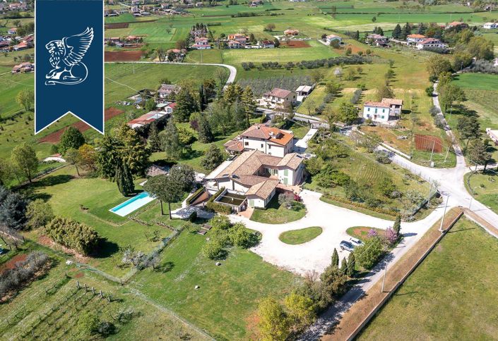 Image No.36-8 Bed Farmhouse for sale