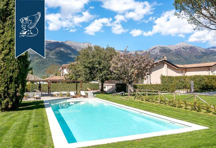 Image No.6-8 Bed Farmhouse for sale