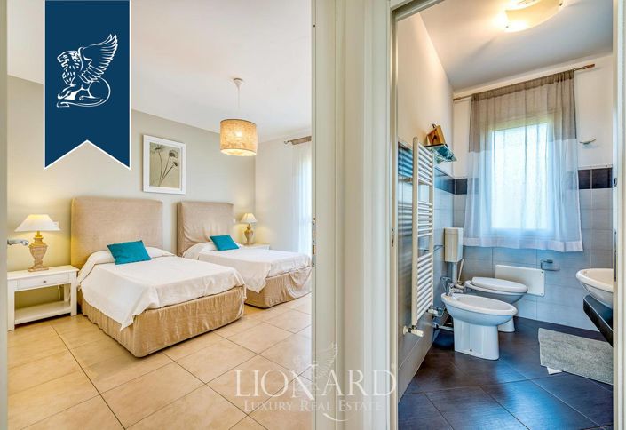 Image No.27-5 Bed Villa for sale