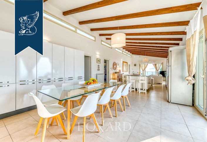 Image No.34-5 Bed Villa for sale