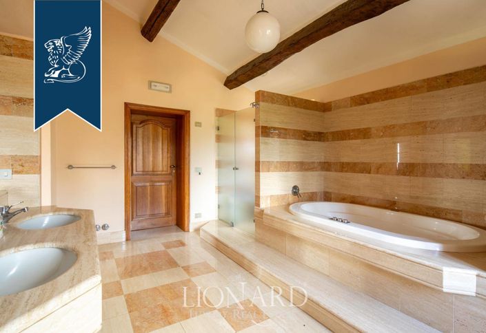 Image No.18-10 Bed Villa for sale