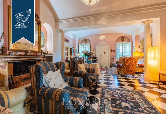 Image No.8-8 Bed Villa for sale