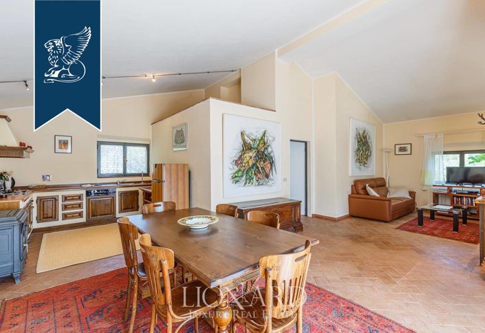 Image No.12-7 Bed Farmhouse for sale