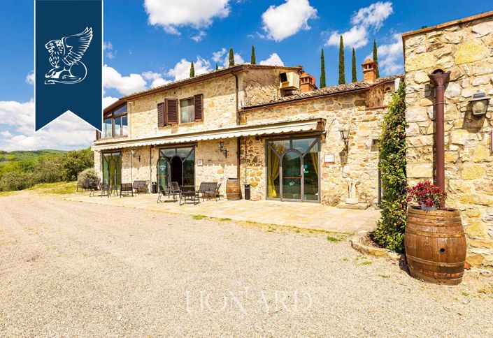 Image No.8-7 Bed Farmhouse for sale