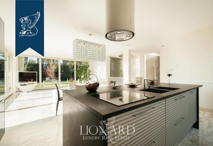 Image No.18-3 Bed Villa for sale