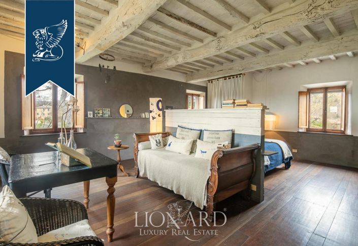 Image No.14-10 Bed Farmhouse for sale