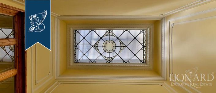 Image No.12-11 Bed Villa for sale