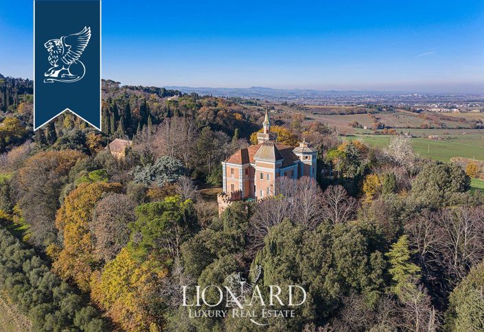 Image No.10-12 Bed Property for sale