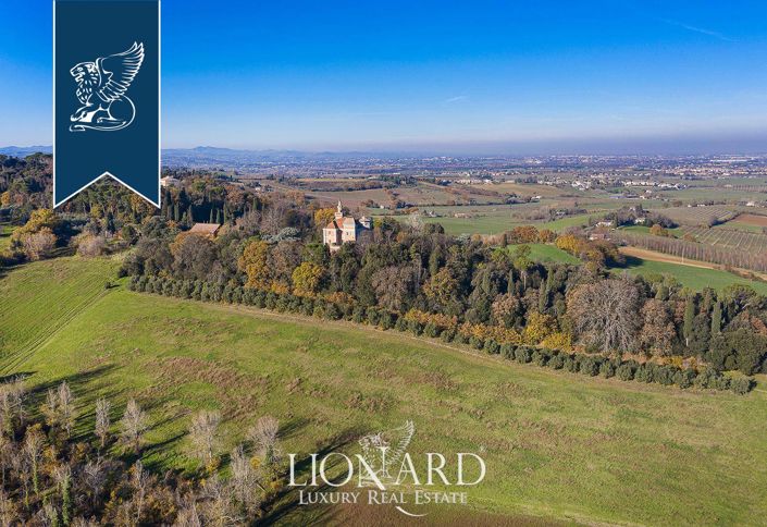 Image No.16-12 Bed Property for sale