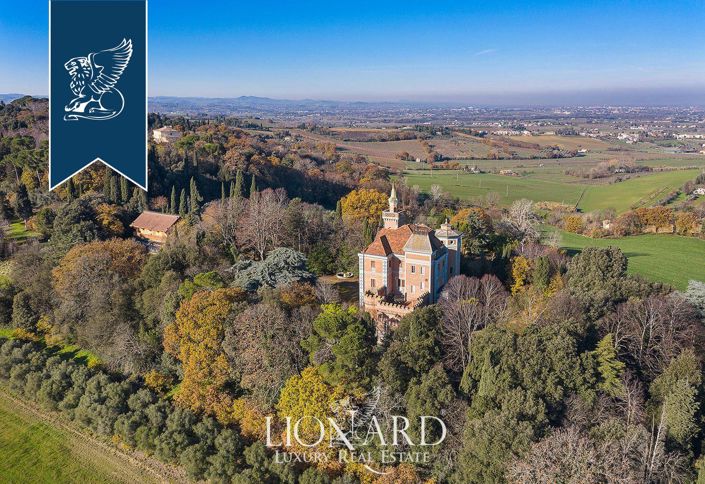 Image No.17-12 Bed Property for sale