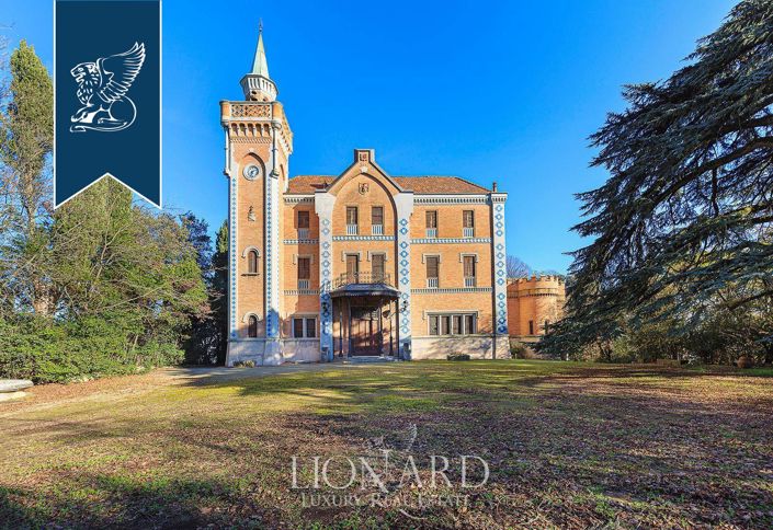 Image No.2-12 Bed Property for sale