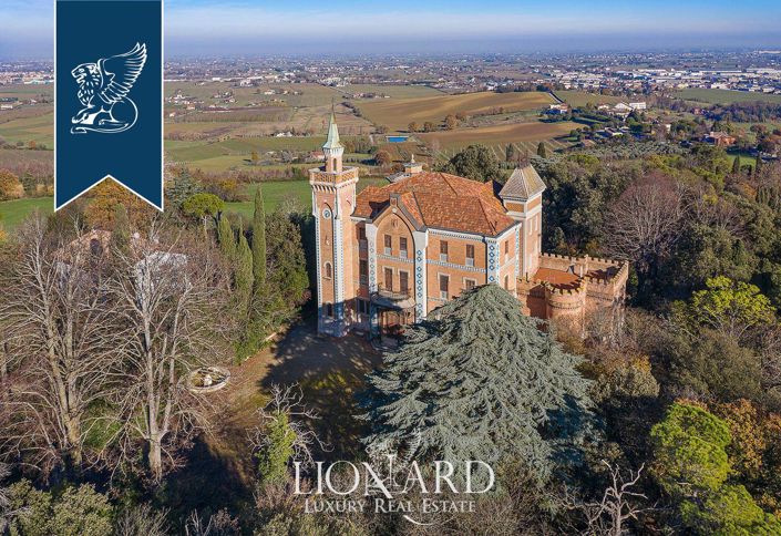 Image No.20-12 Bed Property for sale