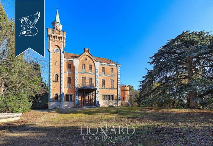 Image No.3-12 Bed Property for sale