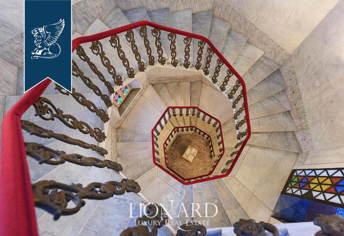 Image No.50-12 Bed Property for sale