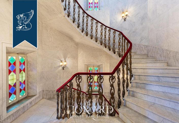 Image No.52-12 Bed Property for sale