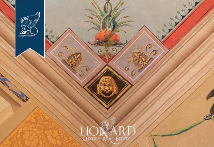 Image No.60-12 Bed Property for sale