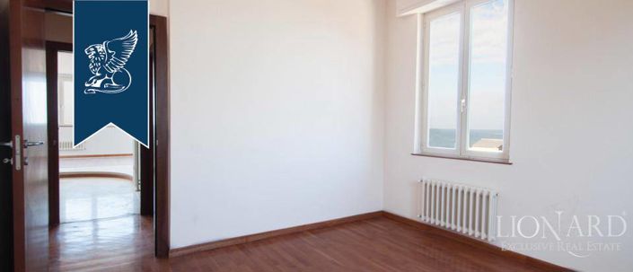 Image No.12-3 Bed Apartment for sale