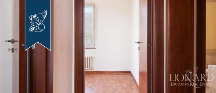 Image No.20-3 Bed Apartment for sale