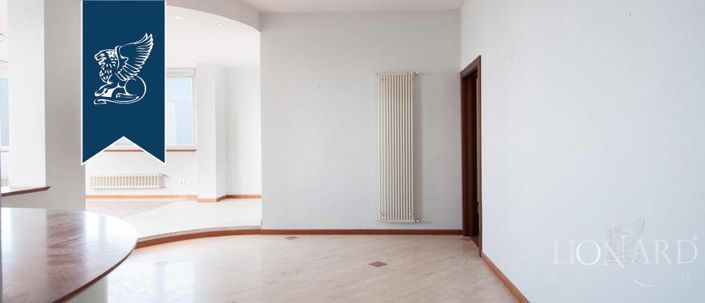 Image No.24-3 Bed Apartment for sale