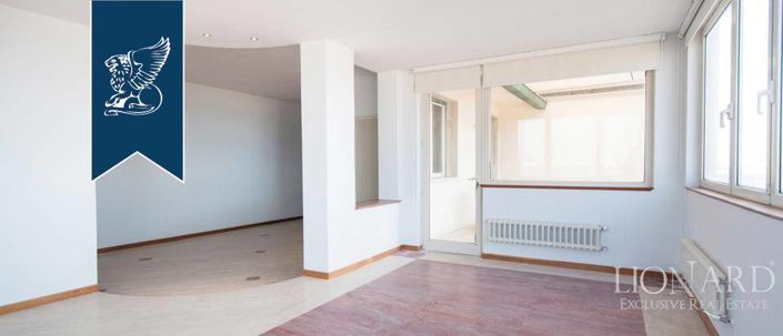 Image No.8-3 Bed Apartment for sale