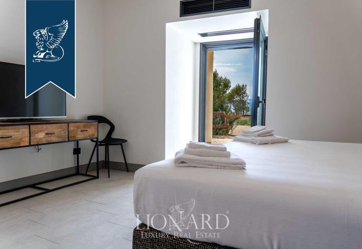 Image No.14-14 Bed Villa for sale