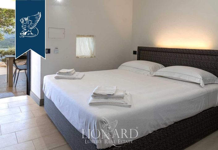 Image No.16-14 Bed Villa for sale