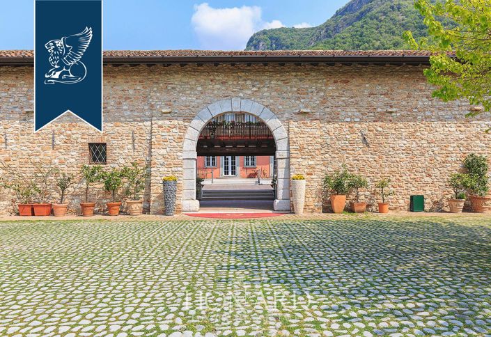 Image No.16-50 Bed Farmhouse for sale