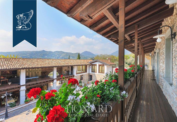 Image No.17-50 Bed Farmhouse for sale