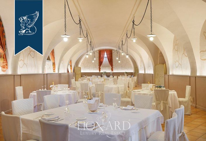 Image No.40-50 Bed Farmhouse for sale