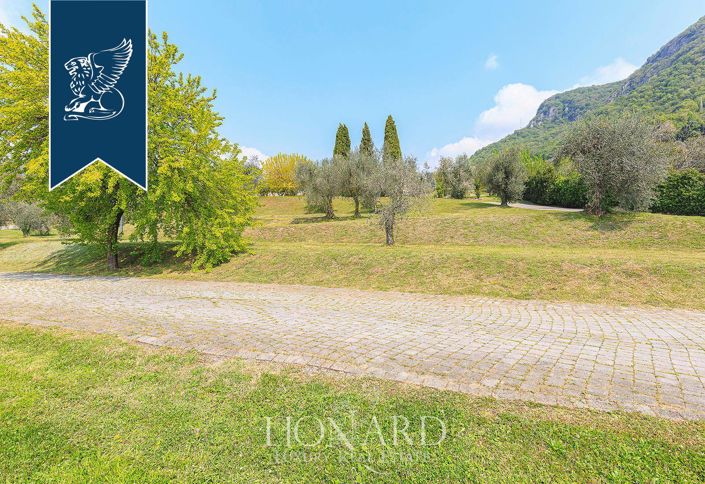 Image No.51-50 Bed Farmhouse for sale