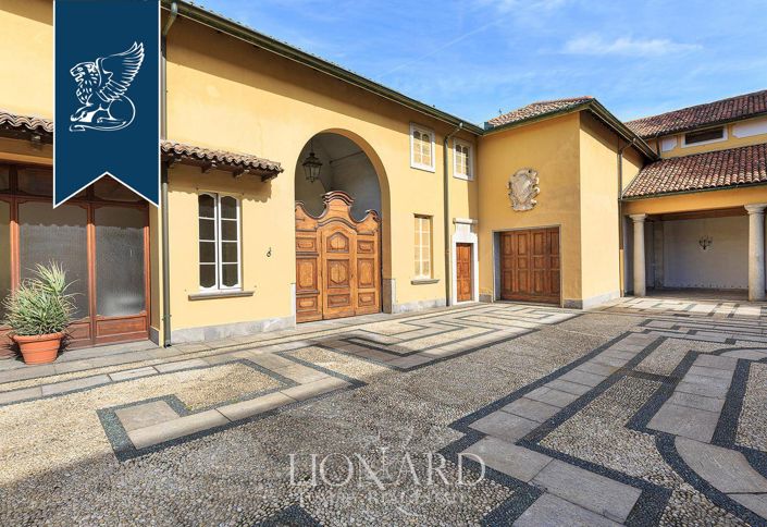 Image No.15-10 Bed Villa for sale