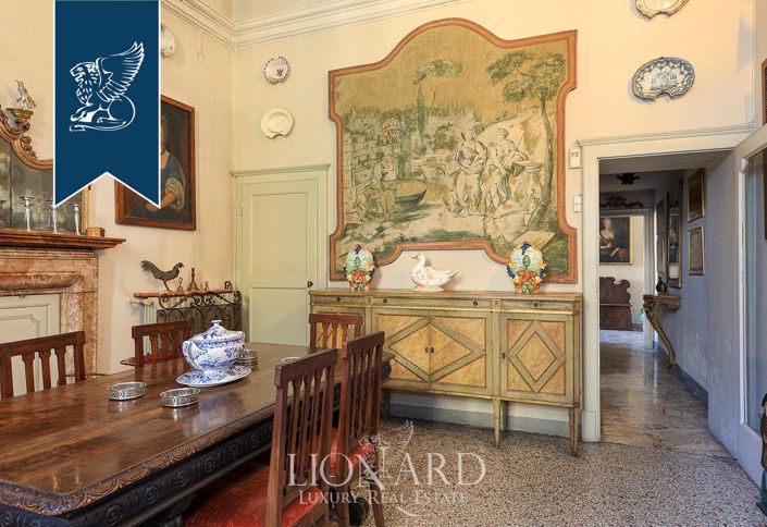 Image No.50-10 Bed Villa for sale