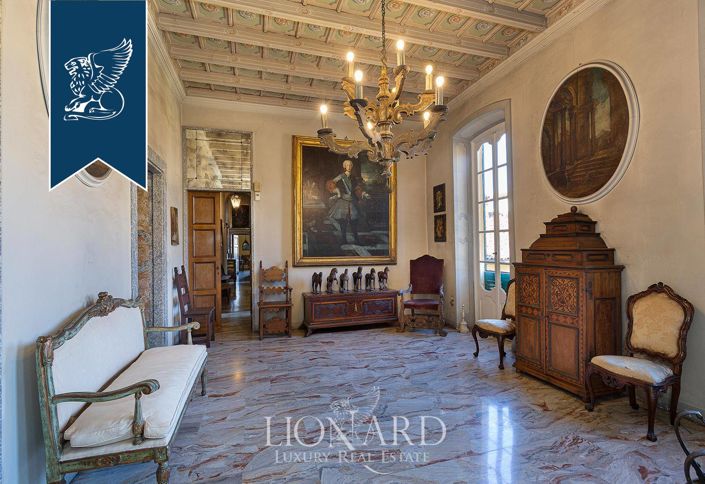 Image No.53-10 Bed Villa for sale