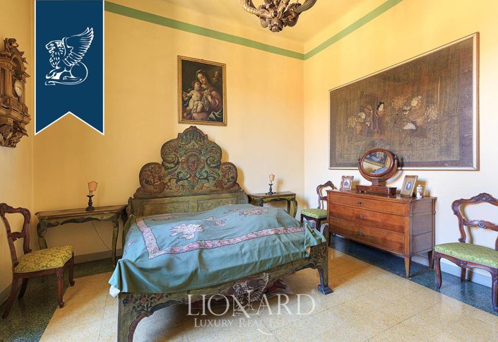 Image No.57-10 Bed Villa for sale