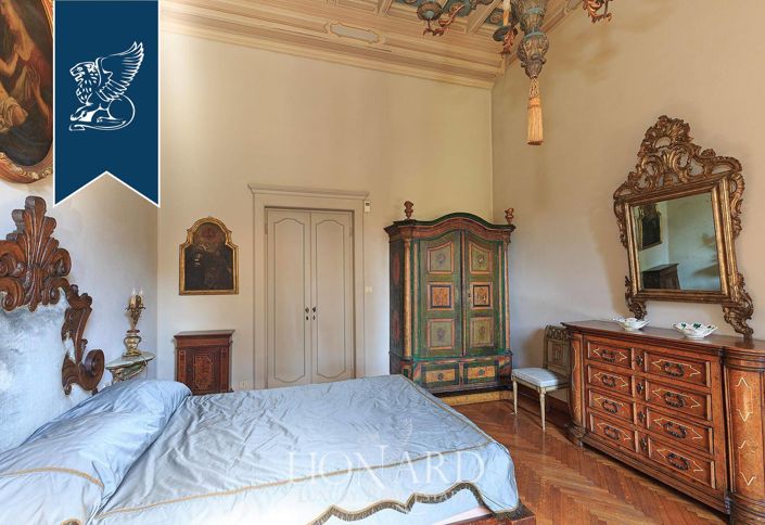 Image No.60-10 Bed Villa for sale