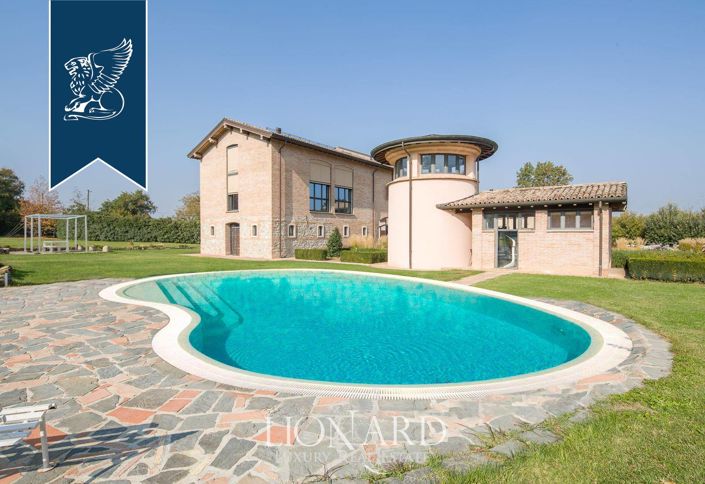 Image No.2-4 Bed Villa for sale