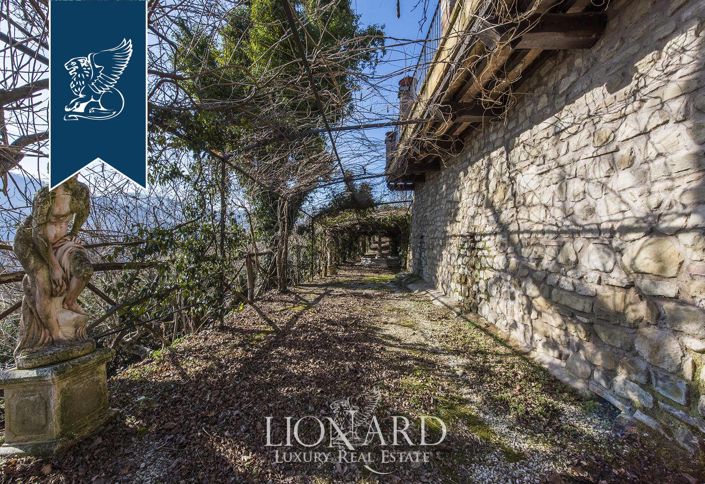 Image No.30-22 Bed Farmhouse for sale