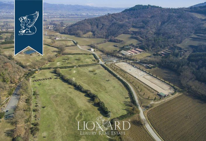 Image No.6-22 Bed Farmhouse for sale