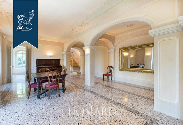 Image No.16-12 Bed Villa for sale