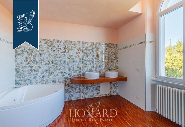 Image No.48-5 Bed Villa for sale