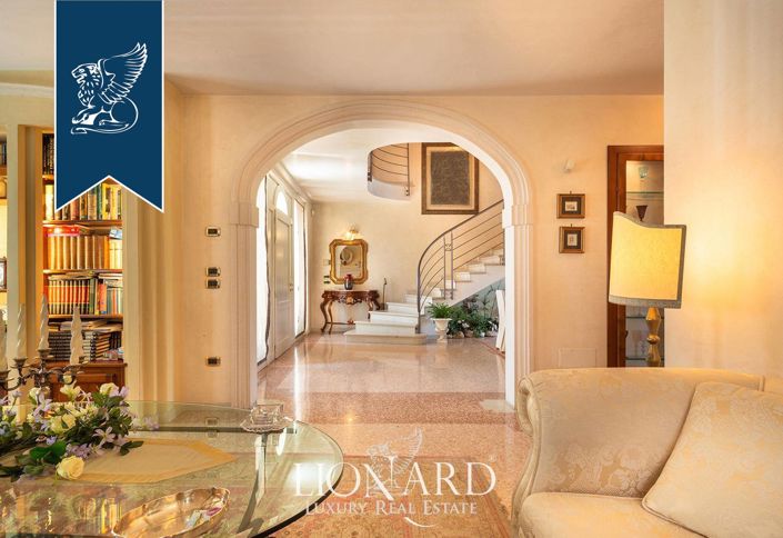 Image No.28-5 Bed Villa for sale