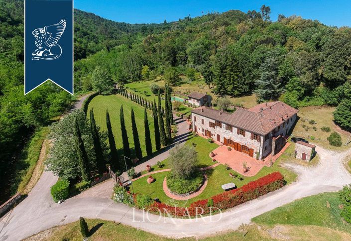 Image No.2-Maison de campagne de 12 chambres à vendre à Lucca
