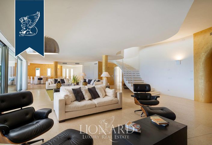 Image No.15-7 Bed Villa for sale