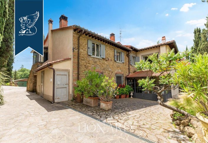 Image No.10-8 Bed Villa for sale