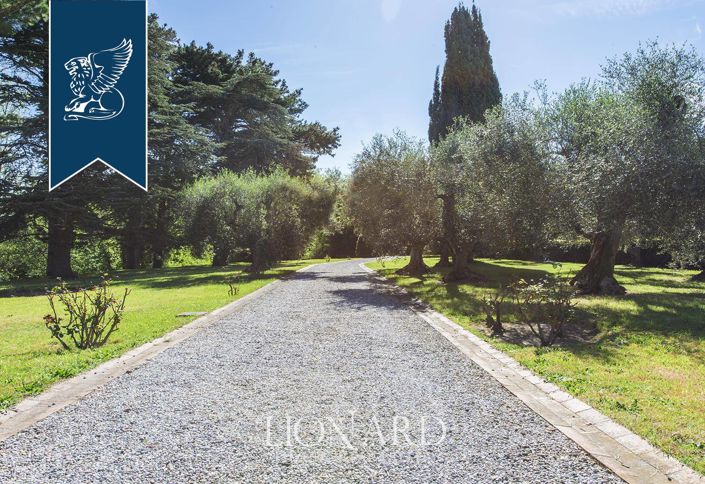 Image No.6-10 Bed Villa for sale