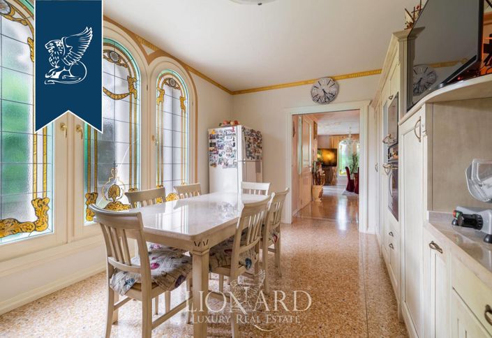 Image No.10-4 Bed Villa for sale