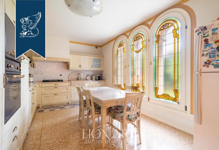 Image No.9-4 Bed Villa for sale