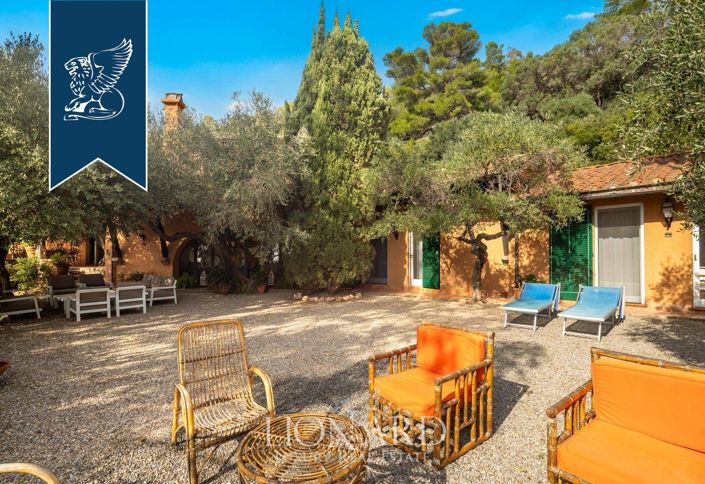 Image No.12-10 Bed Villa for sale