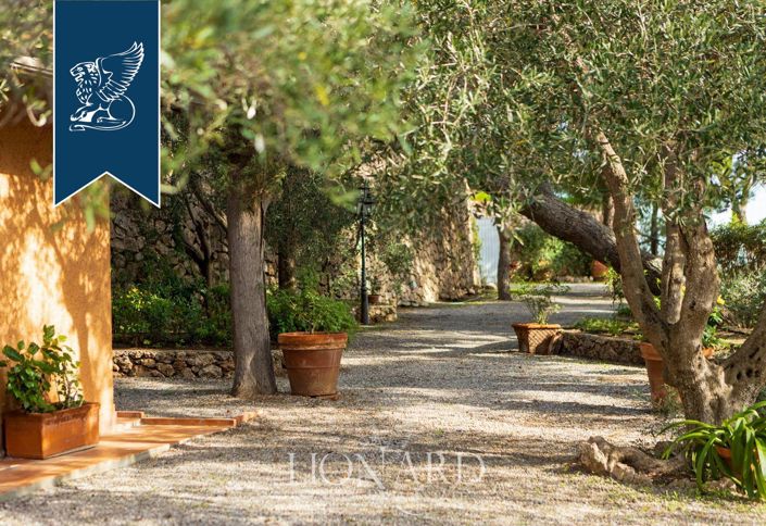 Image No.19-10 Bed Villa for sale